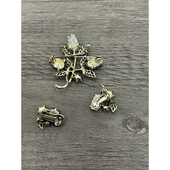 Vtg Gold Tone Aurora Borealis Molded Glass & Rhinestone Brooch & Earrings Set. - Picture 2 of 2